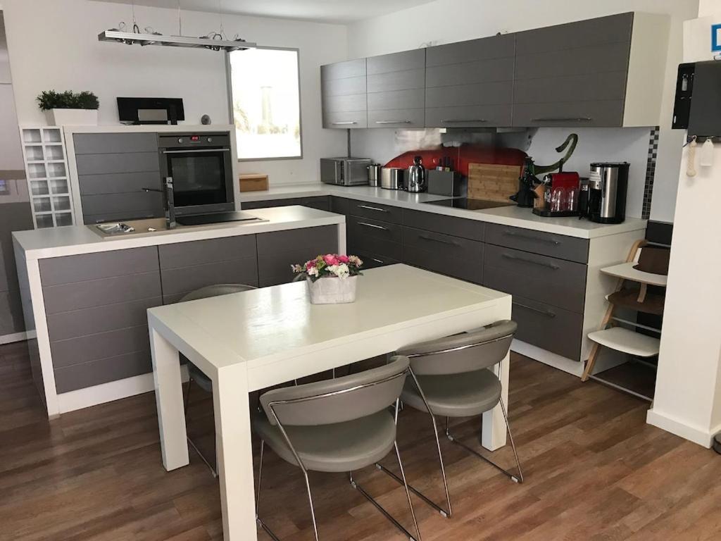 Exclusive Fewo In Warnemuende, 150M To The Beach, 2 Bathrooms, 2 Bedrooms, Sauna, Wifi And Much More. Rostock Kültér fotó
